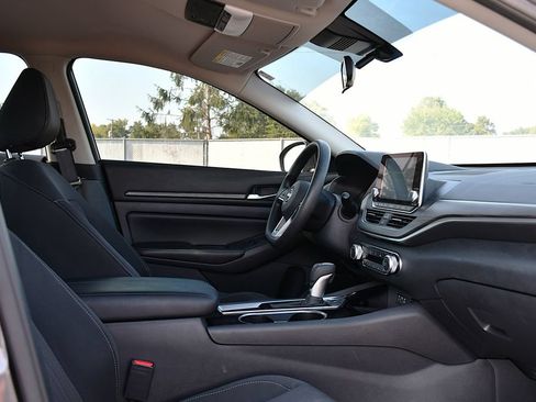 Used 2024 Nissan Altima 2.5 SV FWD image 30