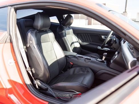 Used 2020 Ford Mustang Premium image 16