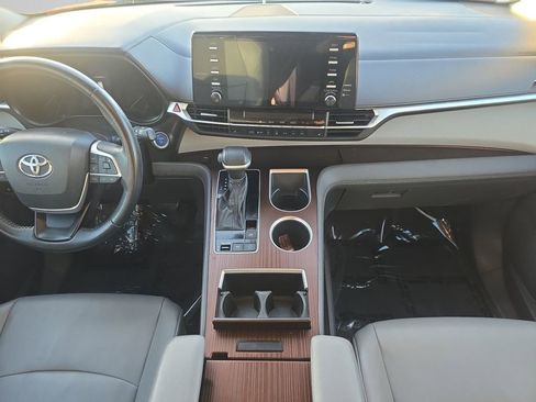 Used 2022 Toyota Sienna XLE image 12