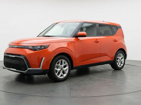Used 2025 Kia Soul LX w/ LX Technology Package FWD image 3