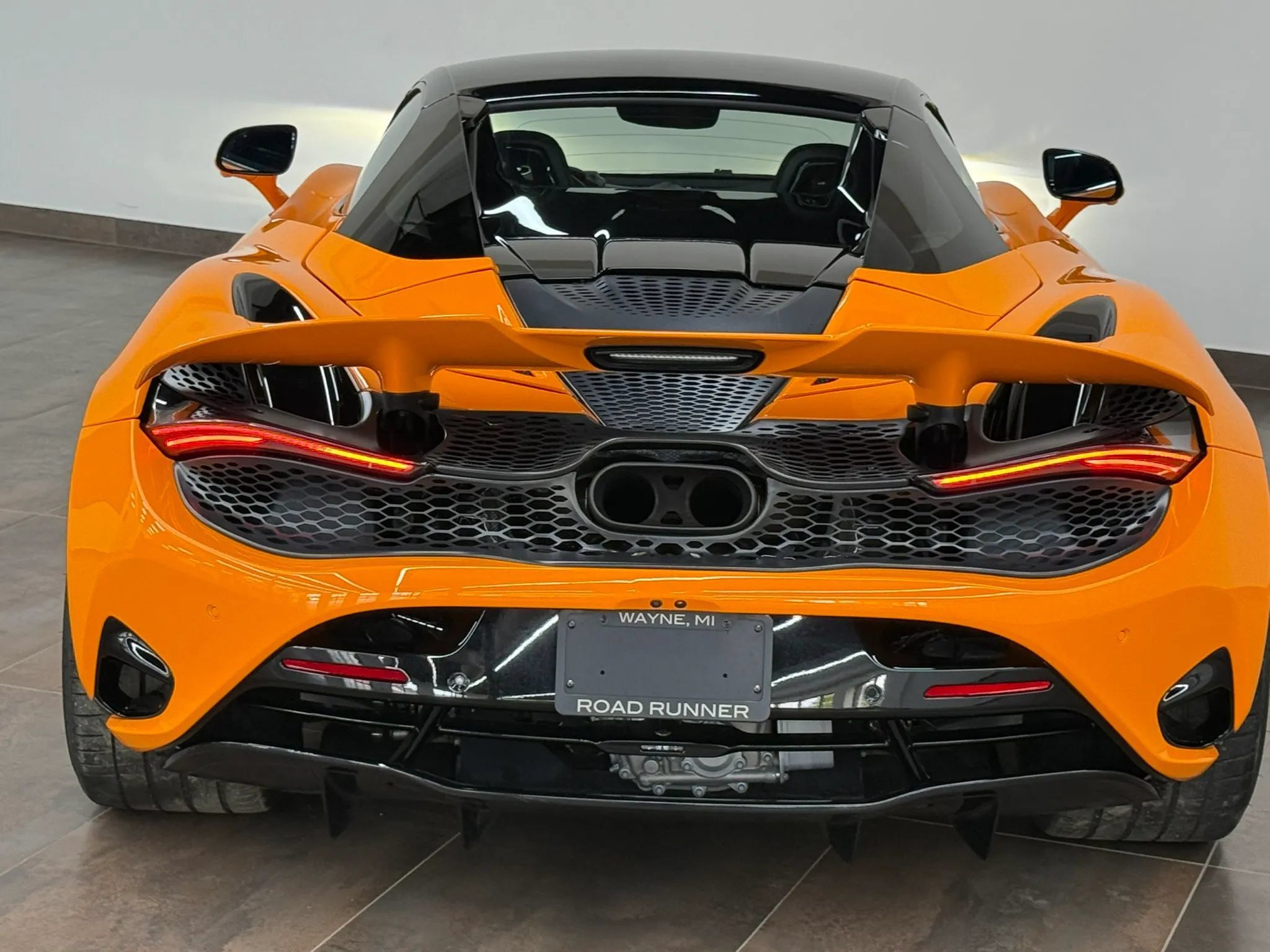 Used 2025 McLaren 750S Spider RWD image 16
