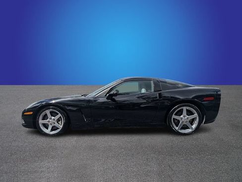 Used 2005 Chevrolet Corvette Coupe w/ Preferred Equipment Group RWD image 2
