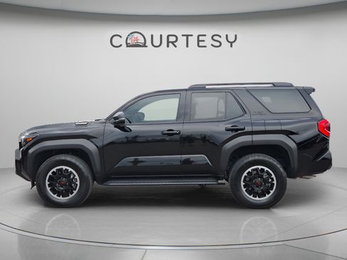 Certified 2025 Toyota 4Runner TRD Off-Road Premium AWD/4WD image 2