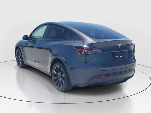 Used 2025 Tesla Model Y Long Range RWD image 5