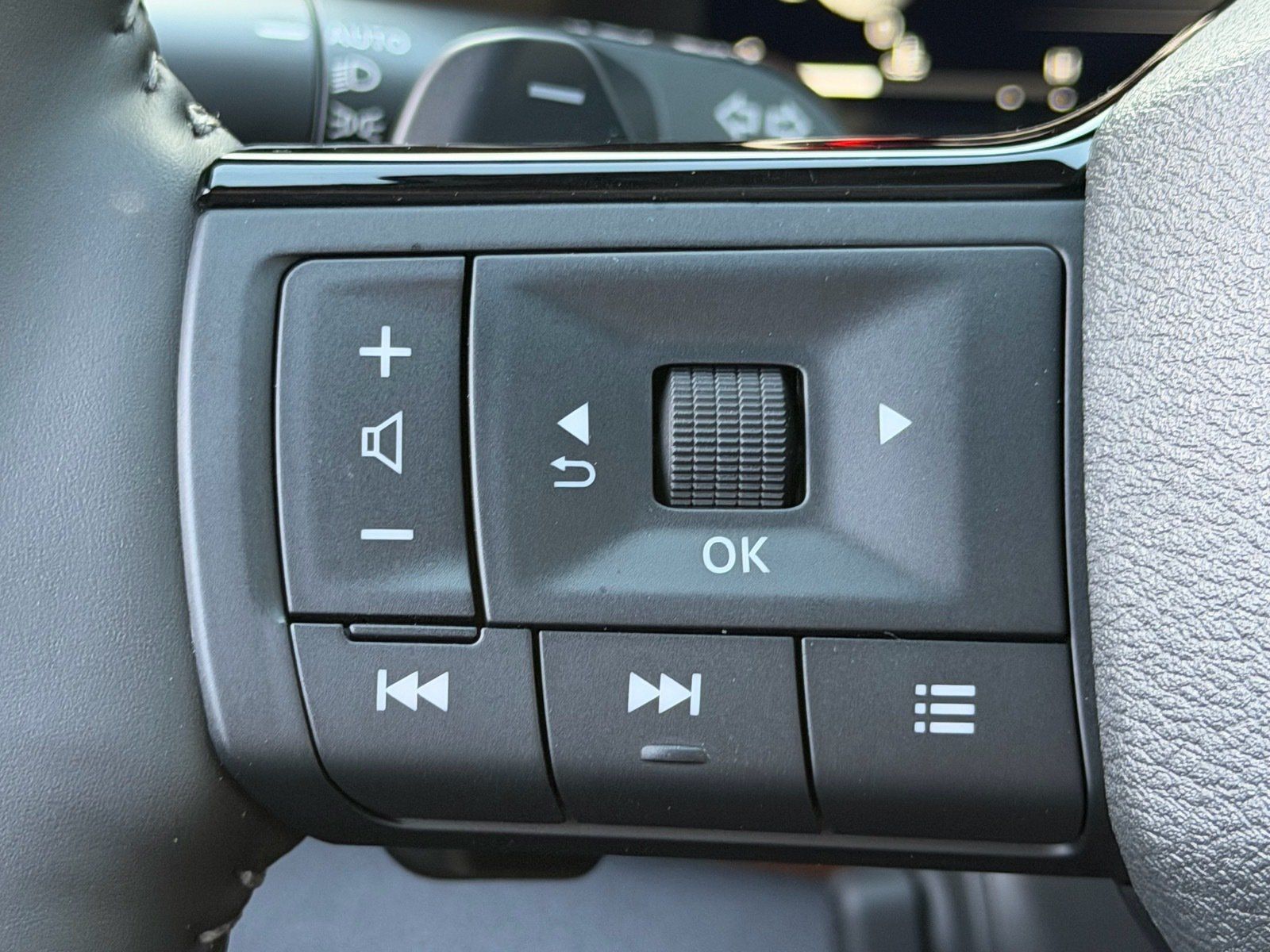 Certified 2026 Nissan Pathfinder Platinum FWD image 33