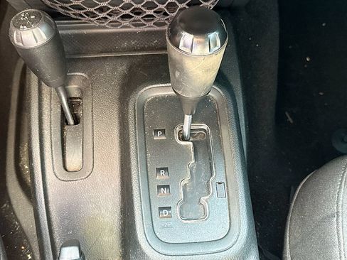 Used 2018 Jeep Wrangler Unlimited Sport AWD/4WD image 16