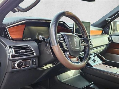 Used 2020 Lincoln Navigator Reserve w/ Luxury Package image 10