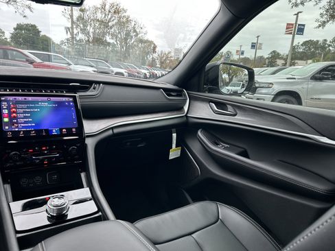 New 2025 Jeep Grand Cherokee L Limited w/ Luxury Tech Group II image 46