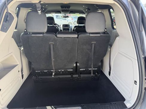 Used 2017 Dodge Grand Caravan SXT FWD image 14