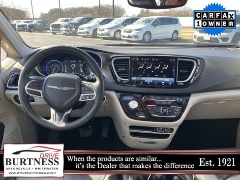 Used 2024 Chrysler Pacifica Touring-L FWD image 48