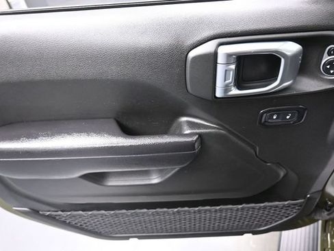 Used 2023 Jeep Gladiator Sport AWD/4WD image 13