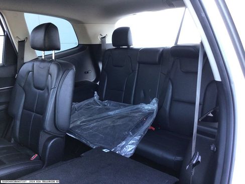 Used 2024 Kia Telluride EX w/ EX Captain's Chair Package FWD image 10