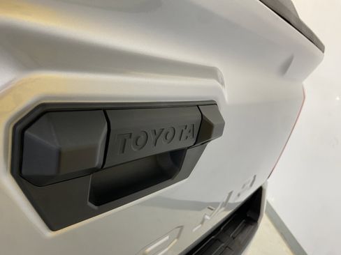 Used 2025 Toyota Tacoma TRD Off-Road image 17