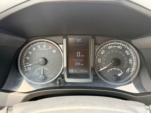 Used 2019 Toyota Tacoma TRD Off-Road w/ TRD Premium Off Road Package AWD/4WD image 14