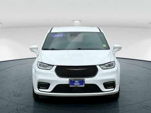 Used 2022 Chrysler Pacifica Touring-L w/ Uconnect Theater Family Group FWD image 9