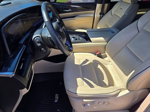 Used 2021 Cadillac Escalade Premium Luxury AWD/4WD image 10