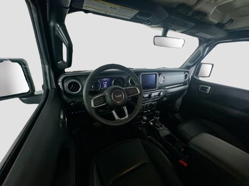 Used 2023 Jeep Wrangler Unlimited Sahara AWD/4WD image 18