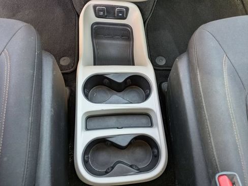 Used 2017 Chrysler Pacifica Touring FWD image 15