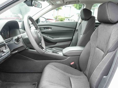Used 2025 Honda Accord SE image 18