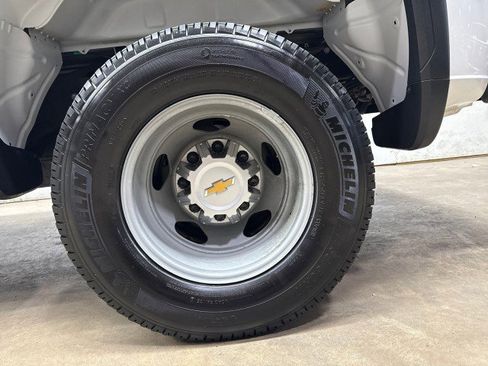 Used 2025 Chevrolet Silverado 3500 W/T image 38