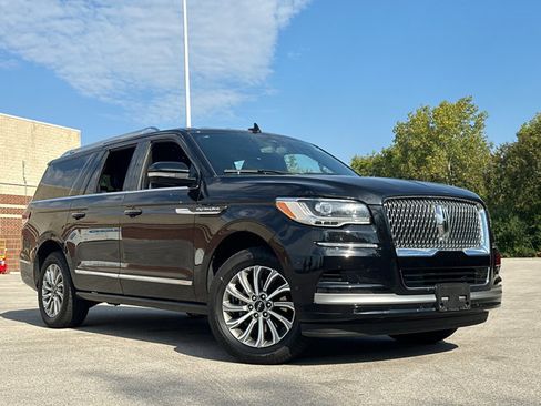 Used 2024 Lincoln Navigator L 4WD image 2