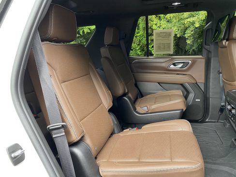 Used 2024 Chevrolet Tahoe High Country AWD/4WD image 39