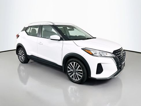 Used 2021 Nissan Kicks SV FWD image 1