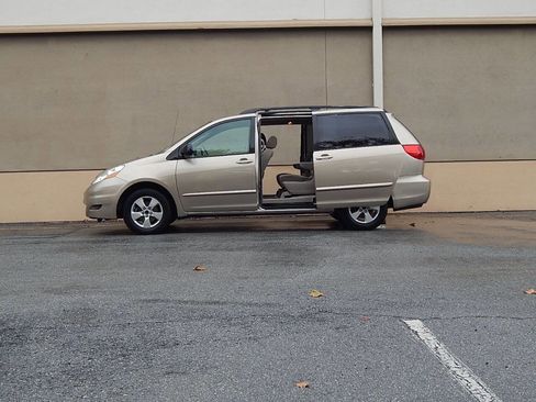 Used 2007 Toyota Sienna LE image 9