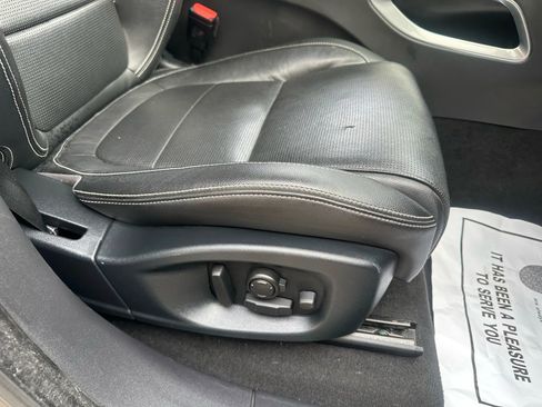 Used 2017 Jaguar F-PACE R-Sport image 30