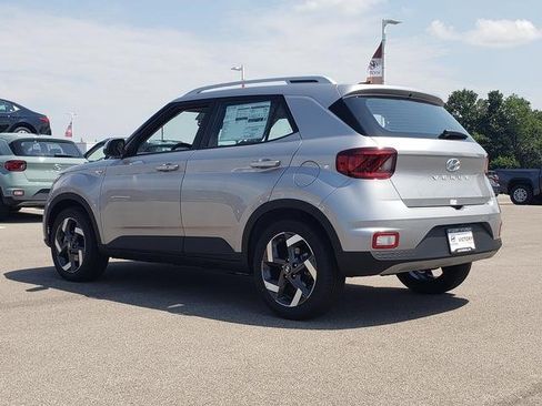 New 2025 Hyundai Venue SEL image 8