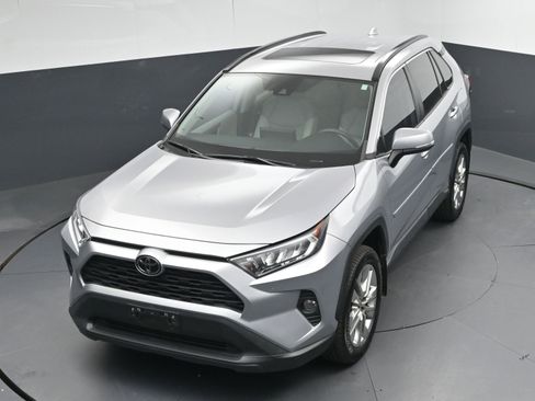 Used 2021 Toyota RAV4 XLE Premium image 31