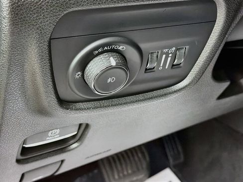 Used 2024 Jeep Grand Cherokee L Limited AWD/4WD image 10