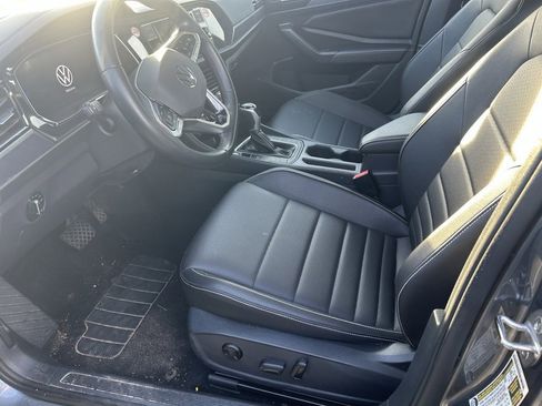 Used 2024 Volkswagen Jetta SE image 4