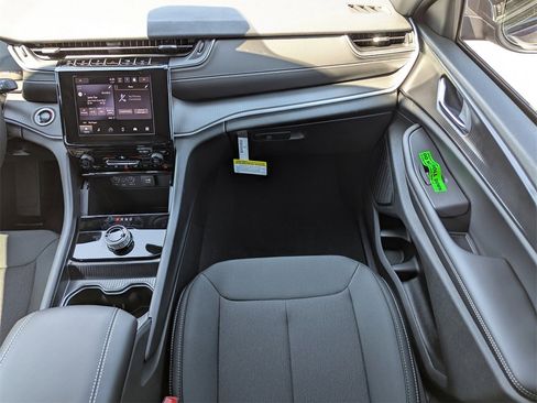 New 2025 Jeep Grand Cherokee 4WD image 16