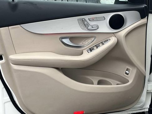 Used 2022 Mercedes-Benz GLC 300 image 24