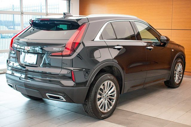 Used 2024 Cadillac XT4 Premium Luxury AWD/4WD image 6