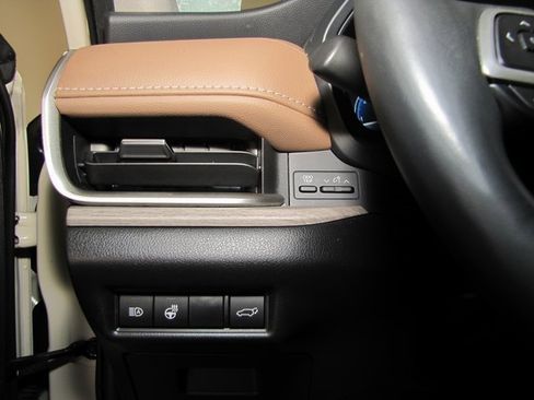 Used 2024 Toyota Grand Highlander Platinum image 9