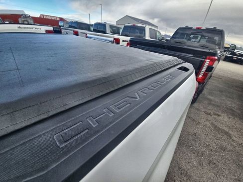 Used 2021 Chevrolet Silverado 1500 LT w/ Z71 Off-Road Package image 18