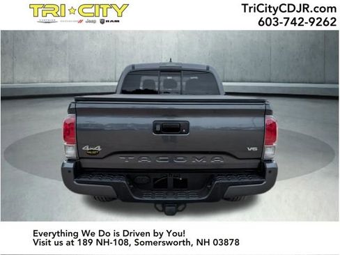 Used 2016 Toyota Tacoma Limited w/ Towing Package image 4