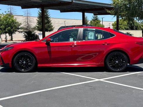 Used 2025 Toyota Camry SE FWD image 14