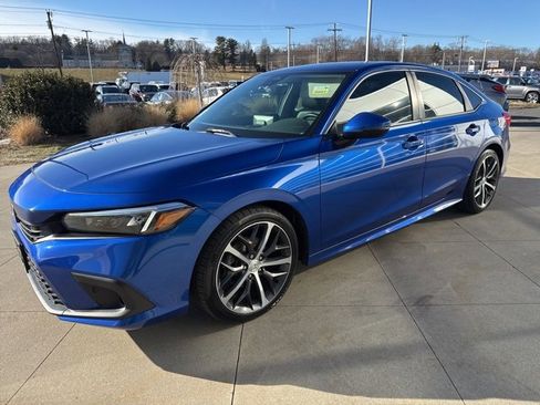 Used 2022 Honda Civic Touring image 3