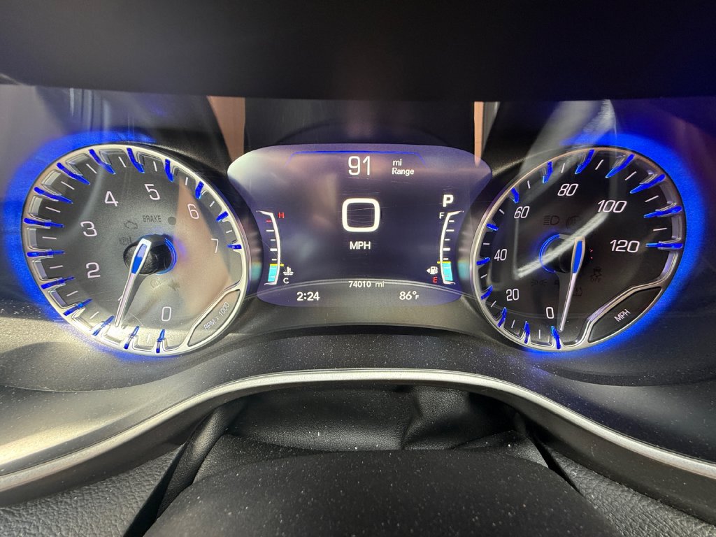 Used 2024 Chrysler Pacifica Touring-L FWD image 13