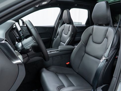 New 2026 Volvo XC60 B5 Ultra w/ Climate Package image 13