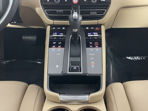 Used 2025 Porsche Macan image 20