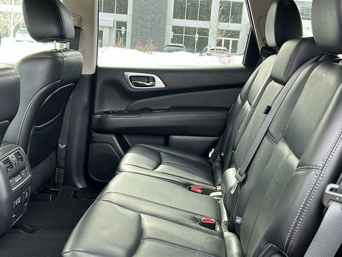 Used 2019 Nissan Pathfinder SL image 25