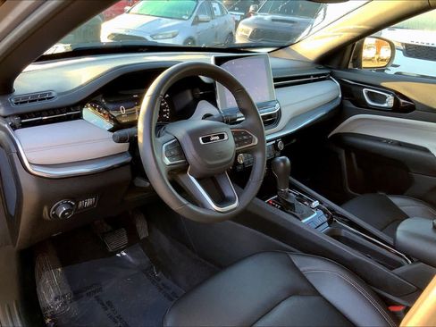 Used 2024 Jeep Compass Limited image 16