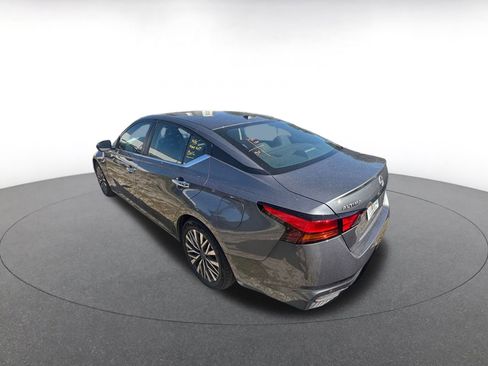 Used 2025 Nissan Altima 2.5 SV image 5
