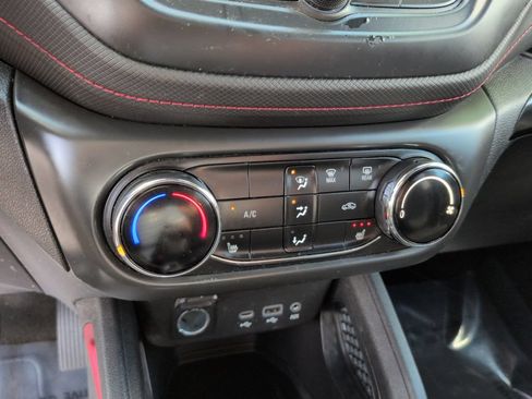 Used 2022 Chevrolet TrailBlazer RS FWD image 17
