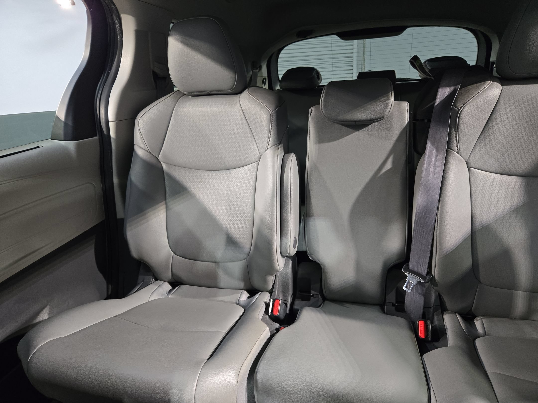 Used 2021 Toyota Sienna XLE FWD image 12