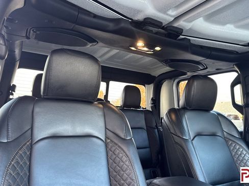 Used 2023 Jeep Gladiator Overland image 18